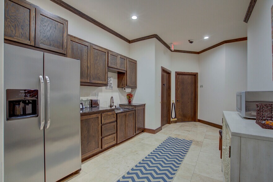 More Photos Of 1800 NE 135th St, Oklahoma City Office For Sale