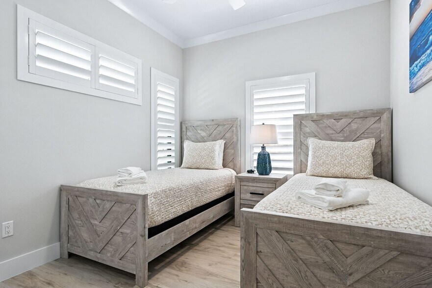 More Photos Of 1234 15th St, Sarasota Specialty For Sale