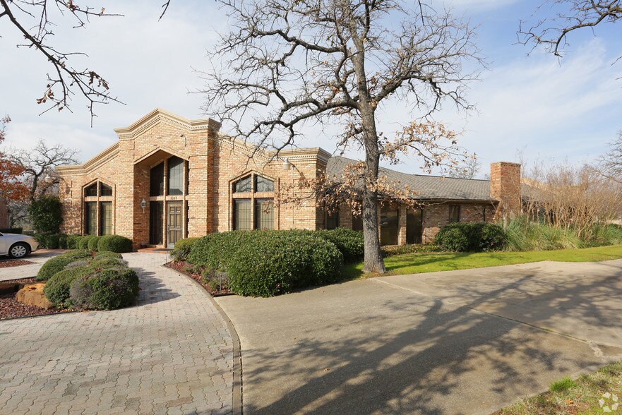 More Photos Of 9285 Huntington Sq, North Richland Hills Office For Sale
