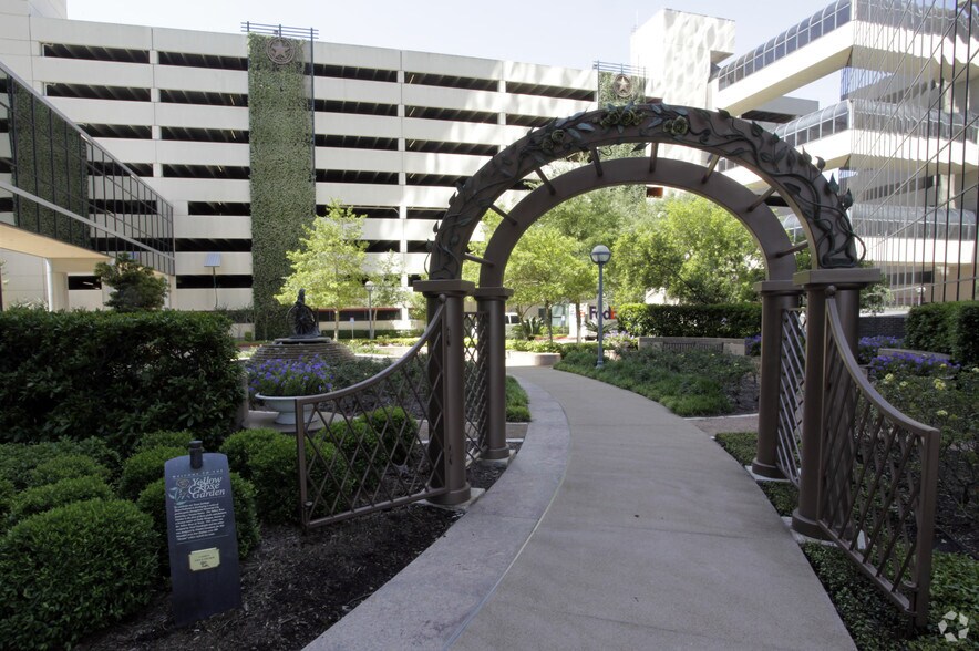 More Photos Of 840 Gessner Rd, Houston Office For Lease