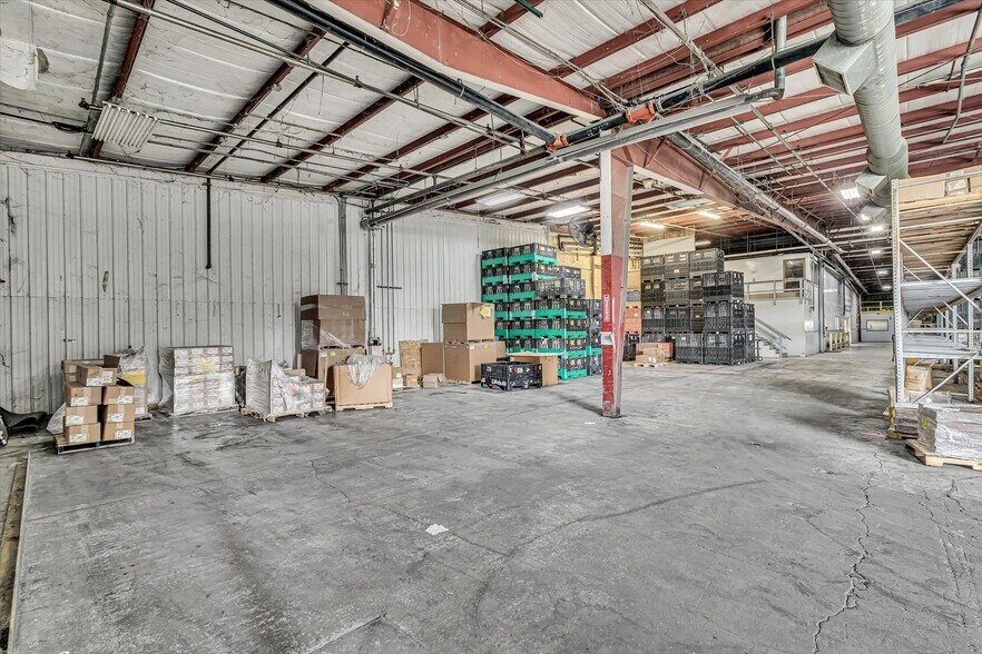 More Photos Of 202 1st St S, Kalona Manufacturing For Sale