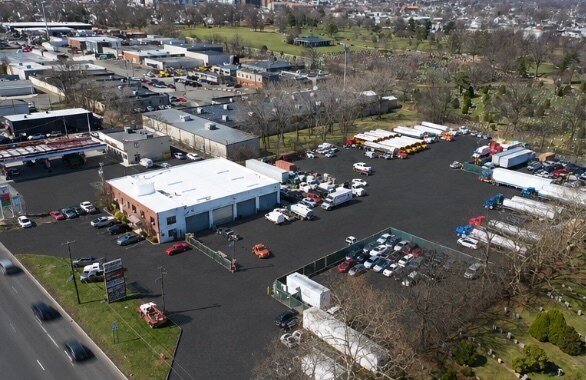More Photos Of 801 E Edgar Rd, Linden Showroom For Lease
