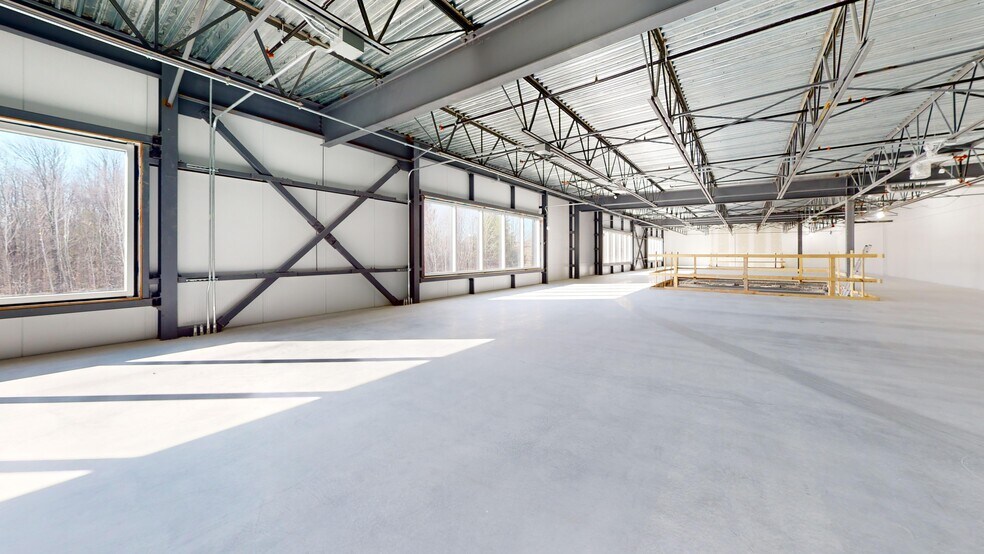More Photos Of 100 Blvd Jean-Baptiste-Rolland O, Saint-jerome Unknown For Lease