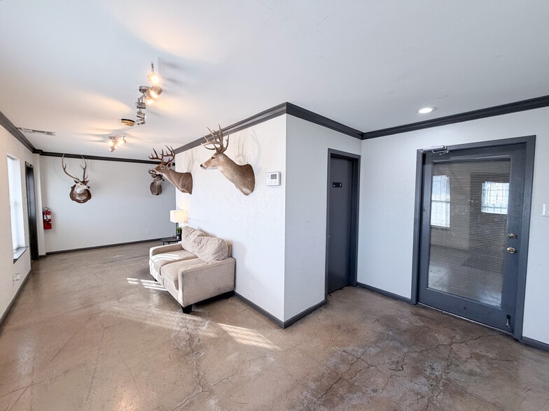 More Photos Of 146 Interloop Rd, San Antonio Warehouse For Lease