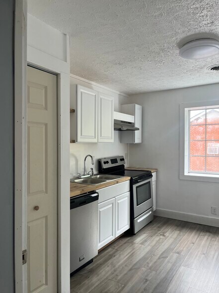 More Photos Of 149 Linden Rd, Centerville Office Residential For Sale