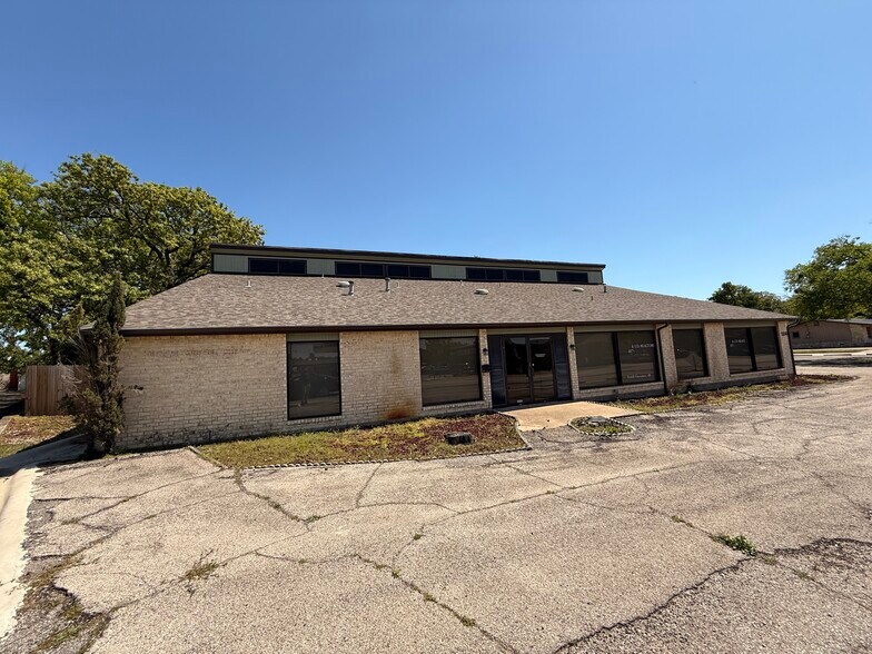 More Photos Of 1230 Brown Trl, Bedford Office For Sale