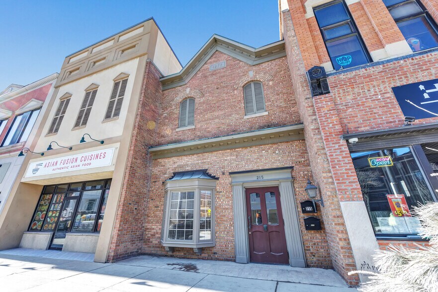 More Photos Of 215 N Washington St, Green Bay Loft Creative Space For Sale