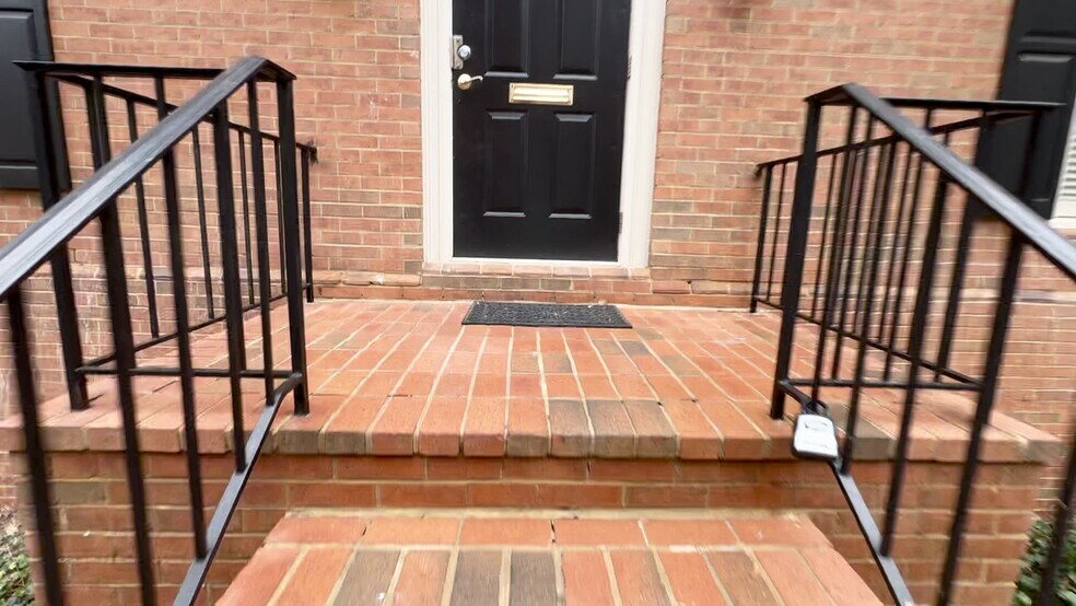 Primary Photo Of 151 Village Pky NE, Marietta Office Residential For Lease