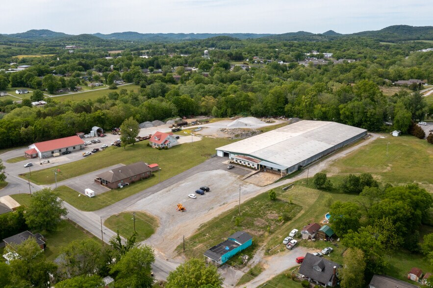 More Photos Of 545 E Main St, Hartsville Warehouse For Lease