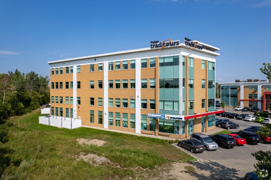 More Photos Of 1575 Boul De L'avenir, Laval Medical For Sale