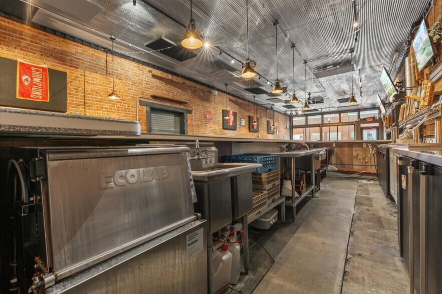 More Photos Of 451 S Thompson Ave, Excelsior Springs Bar For Sale