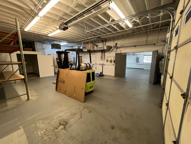 More Photos Of 3600-3610 S Huron St, Englewood Warehouse For Sale