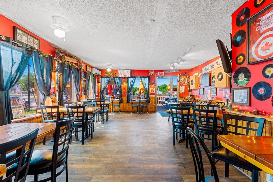 More Photos Of 7 Union St, Smiths Falls Restaurant For Sale