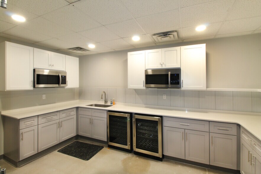 More Photos Of 7134 Regal Ln, Knoxville Office For Lease