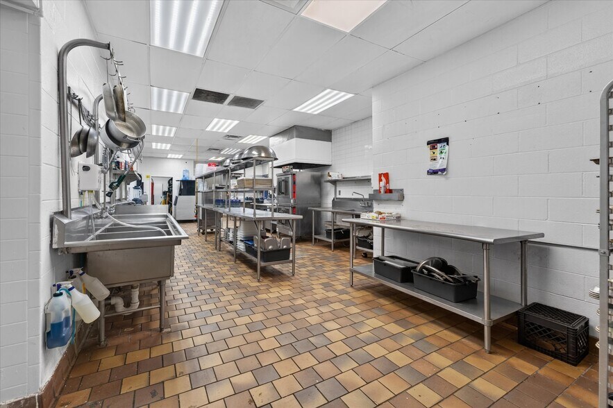 More Photos Of 4000 Fort Campbell Blvd, Hopkinsville Restaurant For Sale