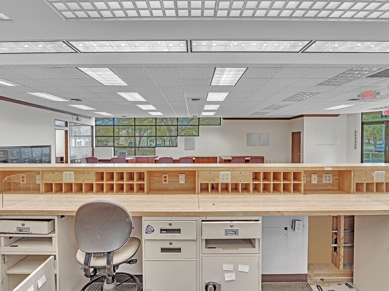 More Photos Of 4699 Nob Hill Rd, Sunrise Medical For Sale