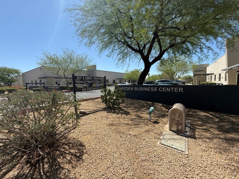 More Photos Of 14201 N Hayden Rd, Scottsdale Light Distribution For Sale