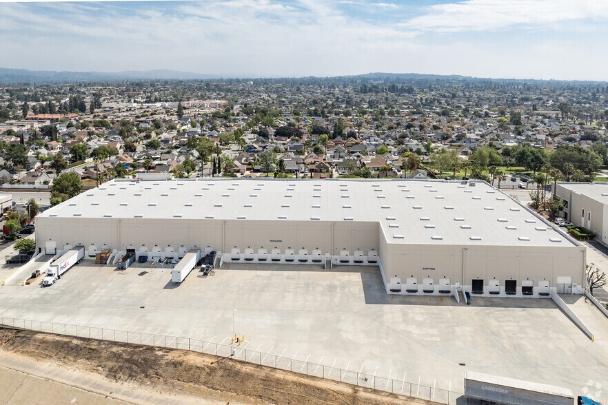 More Photos Of 12995 Marquardt Ave, Santa Fe Springs Warehouse For Lease
