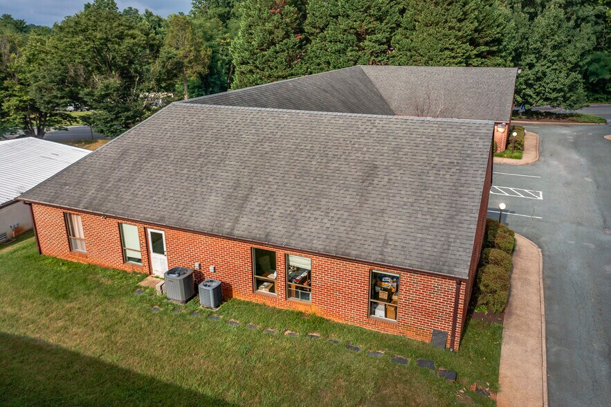 More Photos Of 3040 Berkmar Dr, Charlottesville Medical For Lease