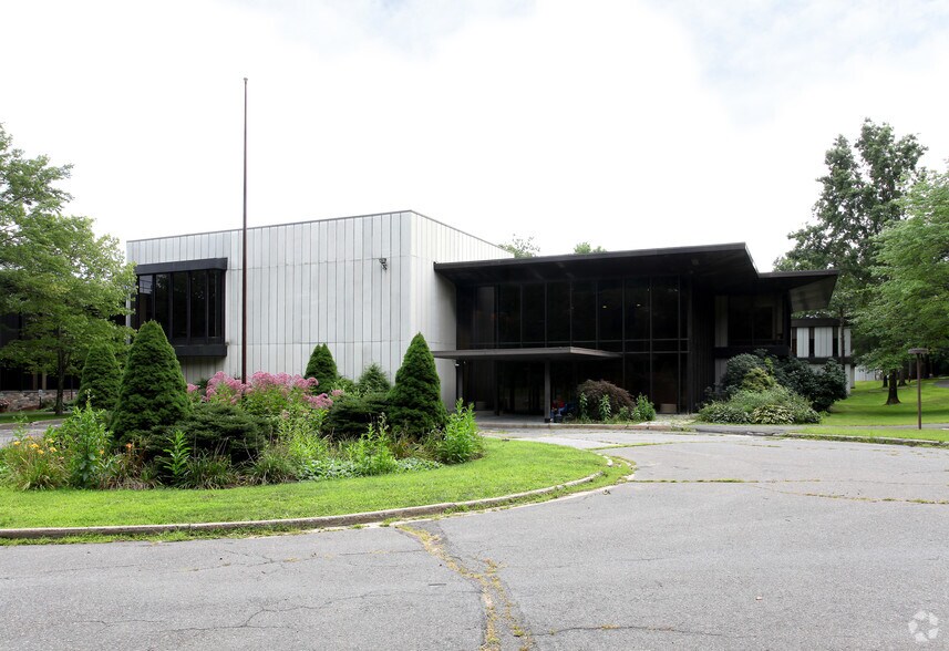 Primary Photo Of 199 Benson Rd, Middlebury Flex For Lease