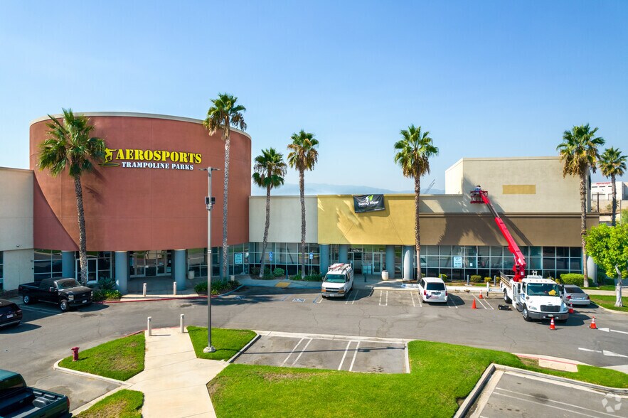 More Photos Of 275-280 Teller St, Corona Unknown For Lease