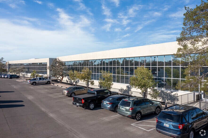 More Photos Of 7400 N Oracle Rd, Tucson Office For Sale