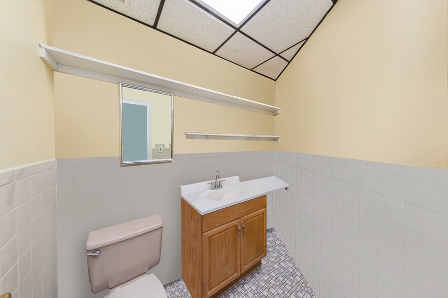 More Photos Of 138-27 247th St, Rosedale Showroom For Sale