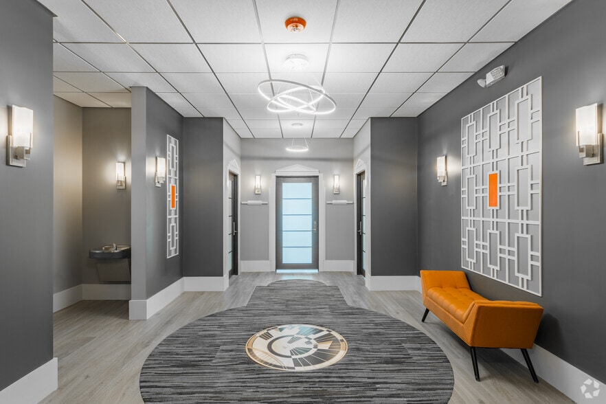 More Photos Of 1741-1761 N Dilleys Rd, Gurnee Office For Lease