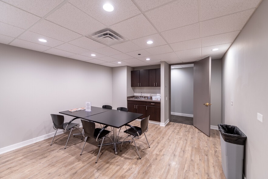 More Photos Of 180 N Michigan Ave, Chicago Office For Lease