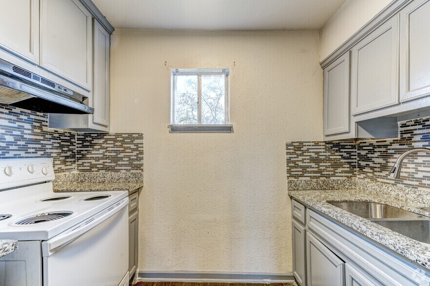 More Photos Of 1001-1007 Spooner St, Pasadena Apartments For Sale