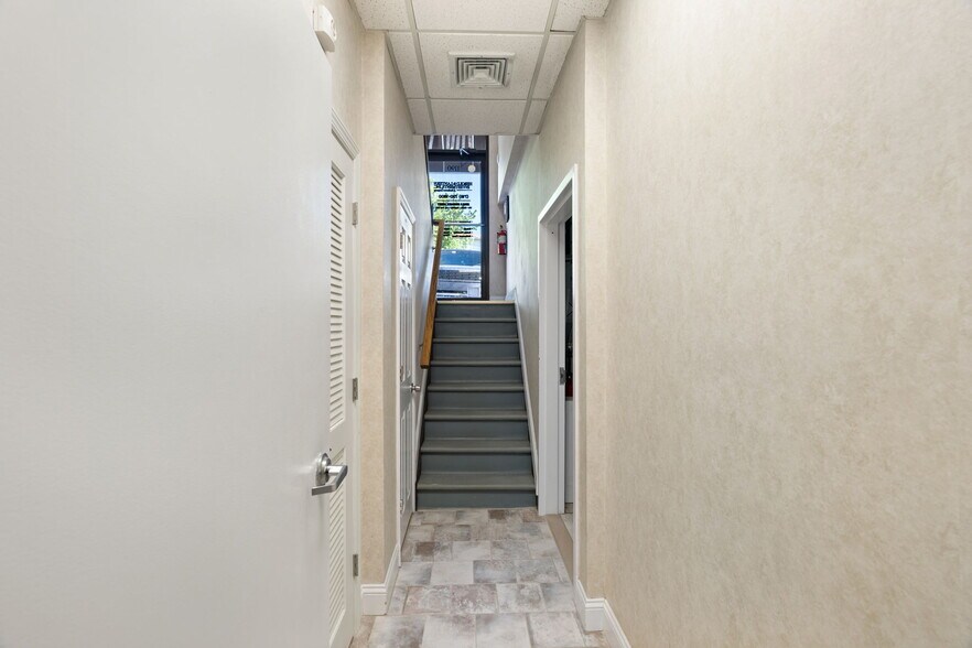 More Photos Of 1190 Hylan Blvd, Staten Island Office For Sale