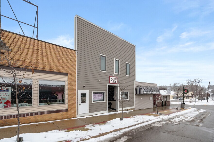 More Photos Of 113 N Farmer St, Otsego Bar For Sale