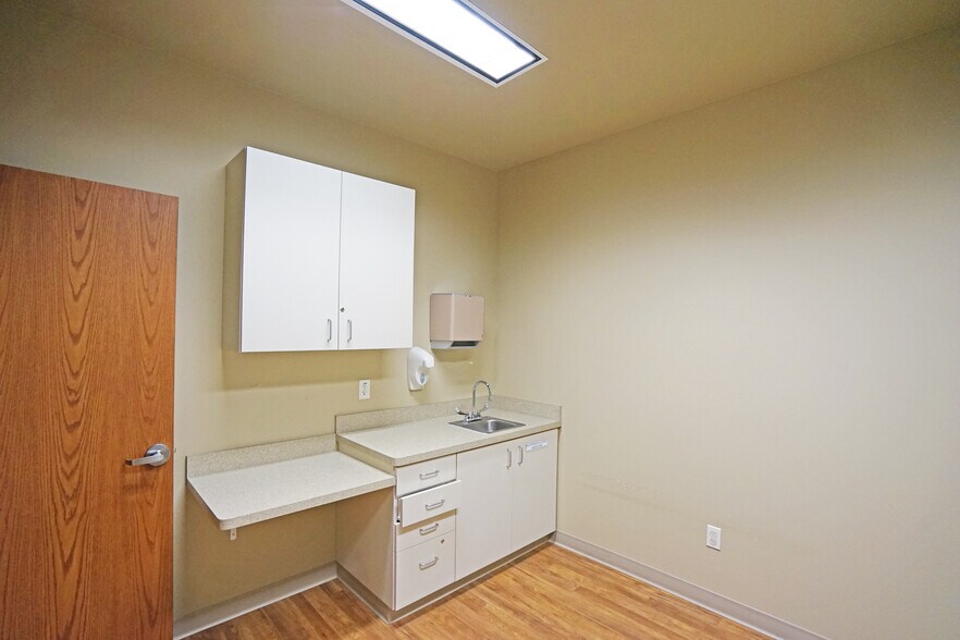 More Photos Of 1607 Creekside Loop, Yakima Medical For Lease
