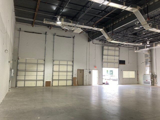 More Photos Of 6557 Hazeltine National Dr, Orlando Distribution For Lease