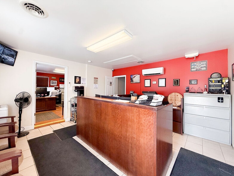 More Photos Of 888 Commercial Blvd, Herculaneum Warehouse For Sale