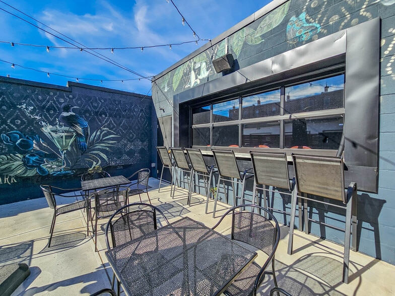 More Photos Of 3207 Leavenworth St, Omaha Bar For Sale