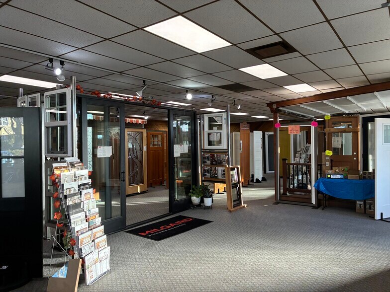 More Photos Of 700 NE 102nd Ave, Portland Office For Sale