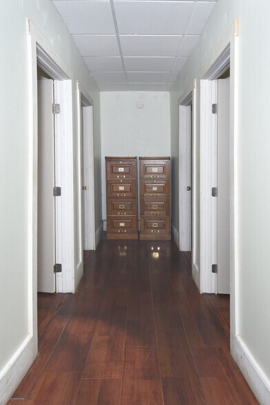 More Photos Of 7120-7122 Topanga Canyon Blvd, Canoga Park Office For Sale