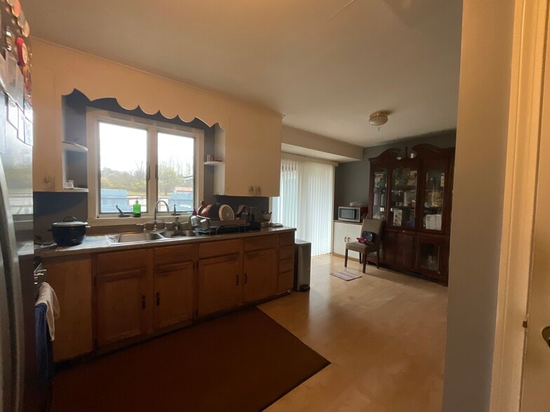 More Photos Of 42 Stockbridge Rd, West Stockbridge Hotel For Sale