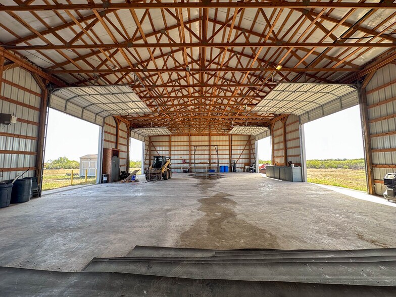 More Photos Of 193 Welco Ln, Jourdanton Warehouse For Sale