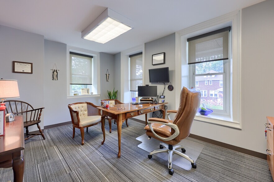 More Photos Of 390 E Main St, Ephrata Office For Sale