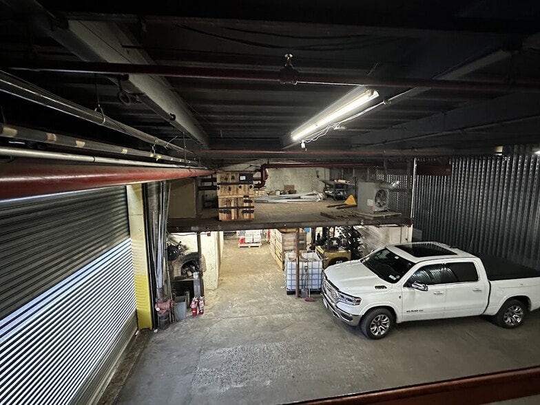 More Photos Of 656 Montauk Ave, Brooklyn Warehouse For Lease