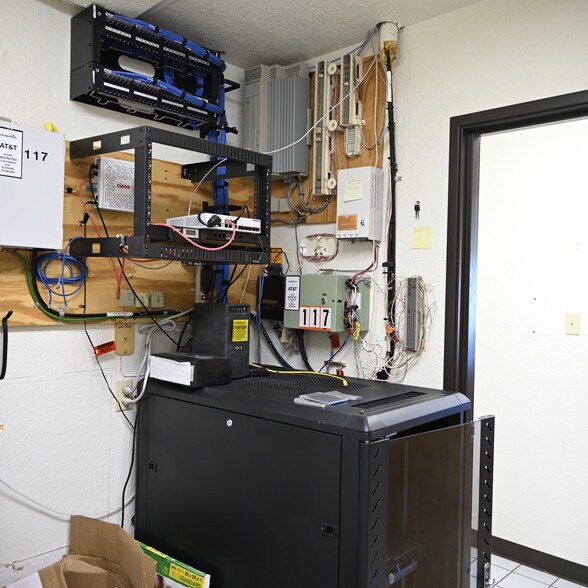 More Photos Of 117 Gordon Rd, Mingus Bank For Lease