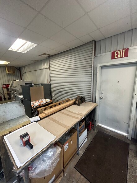 More Photos Of 205 N Mantor Ave, Titusville Light Distribution For Sale