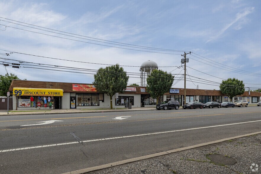 More Photos Of 622-640 Oak St, Copiague Unknown For Lease