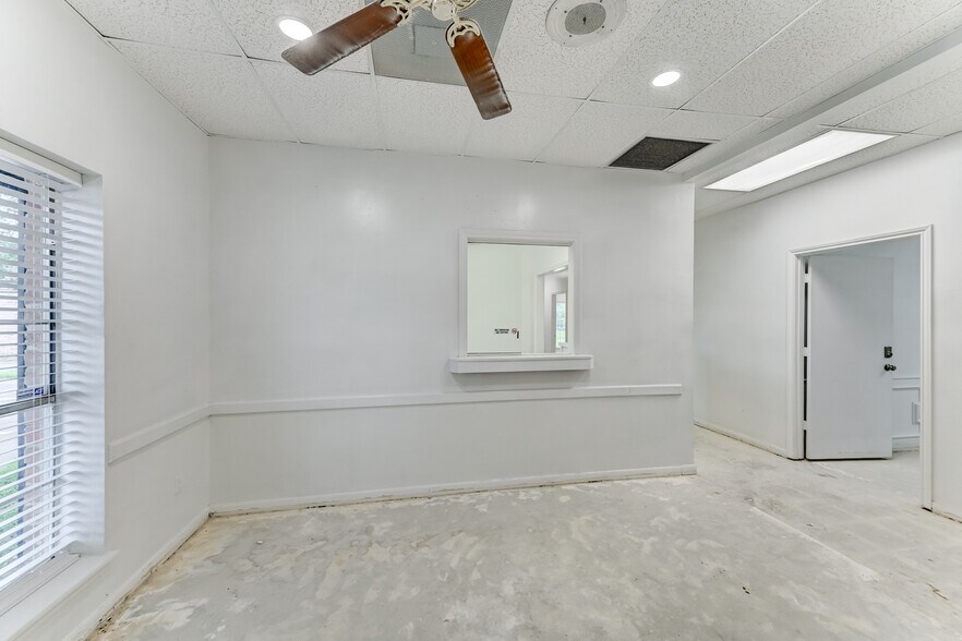 More Photos Of 14721 Pebble Bend Dr, Houston Medical For Lease