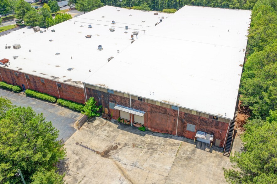 More Photos Of 6301 Best Friend Rd, Norcross Manufacturing For Lease