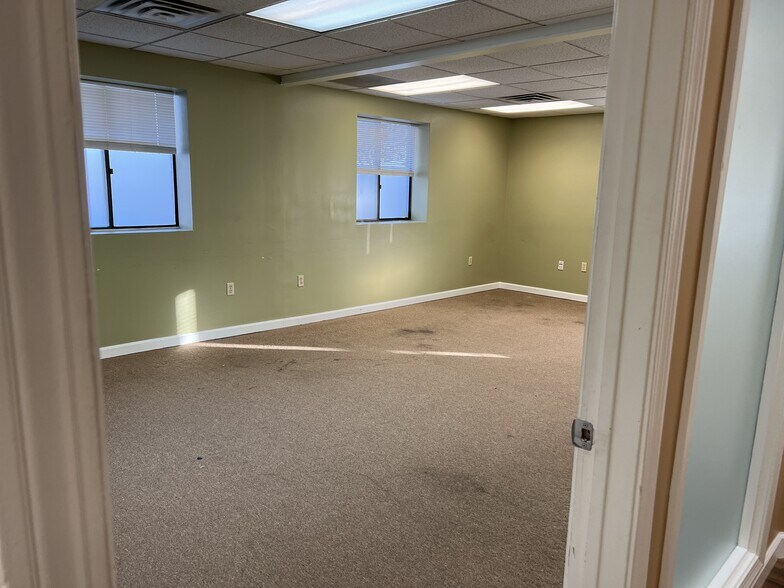 More Photos Of 527 Wolcott St, Waterbury Medical For Lease