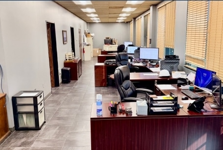 More Photos Of 3911 Cedar Blvd, Baytown Warehouse For Sale