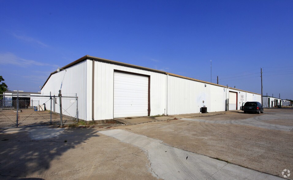 More Photos Of 9881 Tanner Rd, Houston Warehouse For Sale